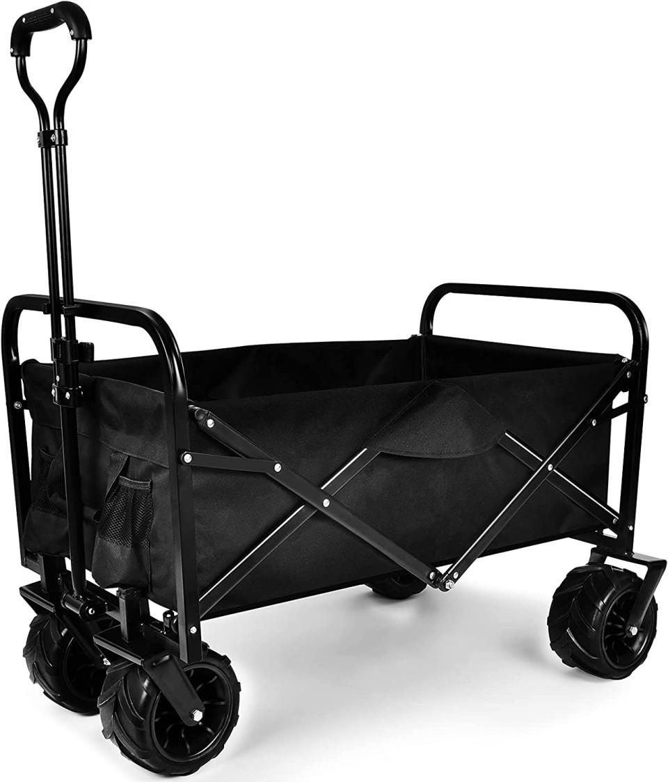 YSSOA Collapsible Beach Cart. Image via Amazon.