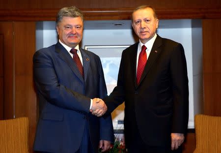 Turkey's President Tayyip Erdogan (R) meets with his Ukrainian counterpart Petro Poroshenko during the NATO Summit in Warsaw, Poland, July 8, 2016. Kayhan Ozer/Turkey Presidential Palace/Handout via REUTERS