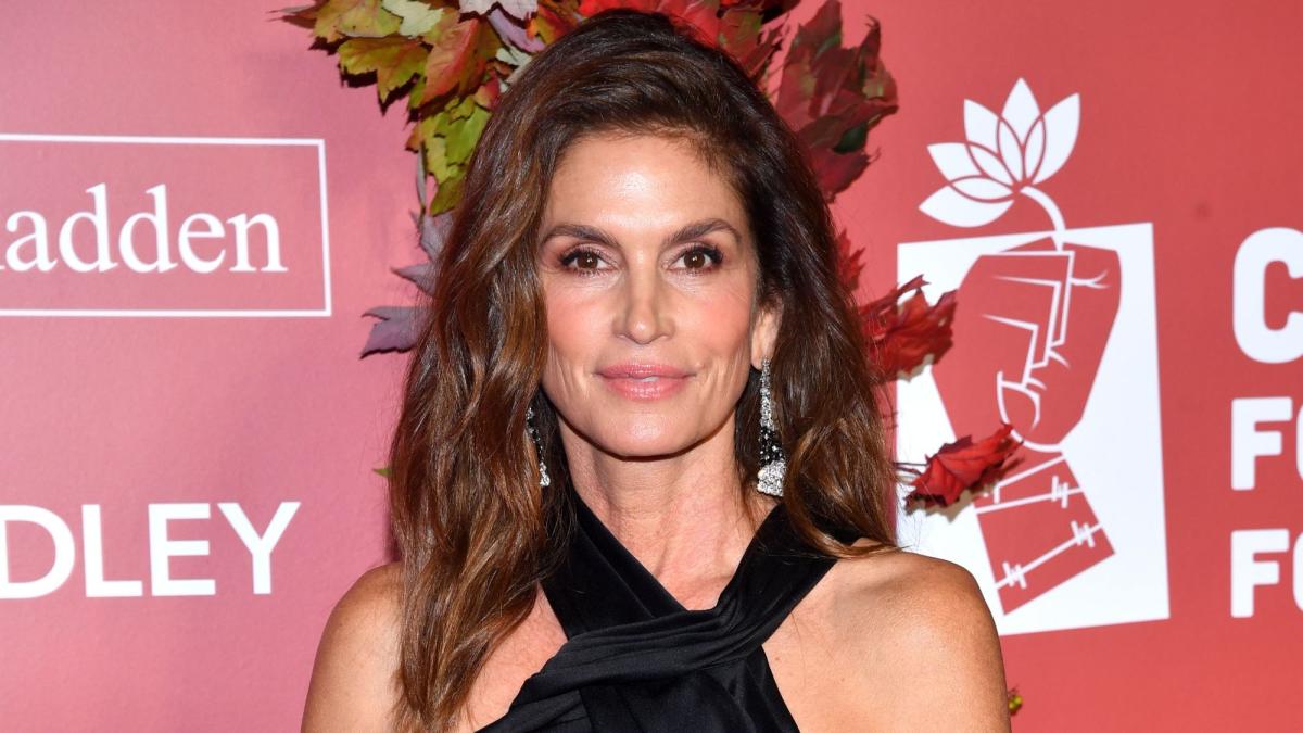 Cindy Crawford Nue Dans Son Jacuzzi Le Mannequin De 57 Ans Se Dévoile Au Naturel Pendant Ses 