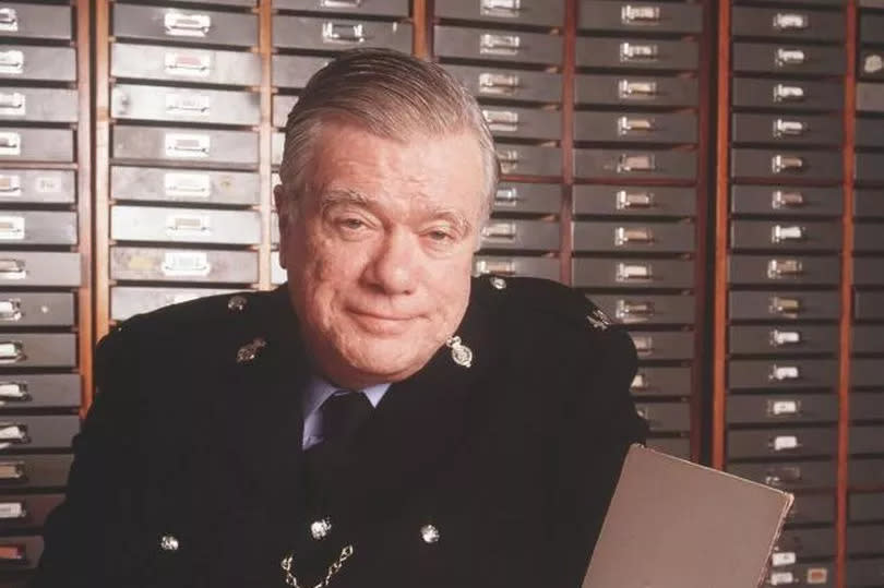 WILLIAM SIMONS AS PC VENTRESS IN ITV POLICE DRAMA HEARTBEAT 


ITV