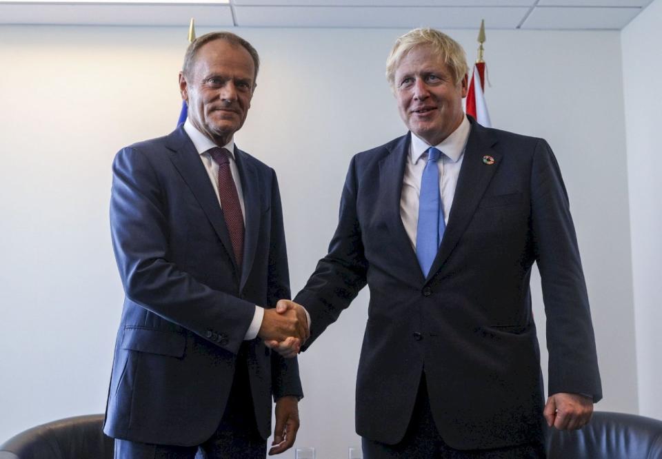 英國首相強生(Boris Johnson)23日在紐約與歐洲理事會主席圖斯克(Donald Tusk)會面。 (圖:英國首相推特)