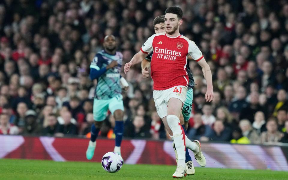 Arsenal's Declan Rice controls the ball during the English Premier League soccer match between Arsenal and Brentford