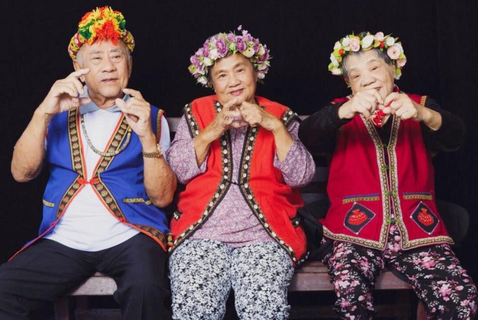 介惠基金會安排三個加起來二百三十二歲的排灣族姊弟，一圓團圓夢。（介惠基金會提供）