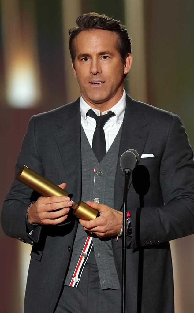 Ryan Reynolds Gushes About My Heart Blake Lively And Daughters During Peoples Choice Awards 