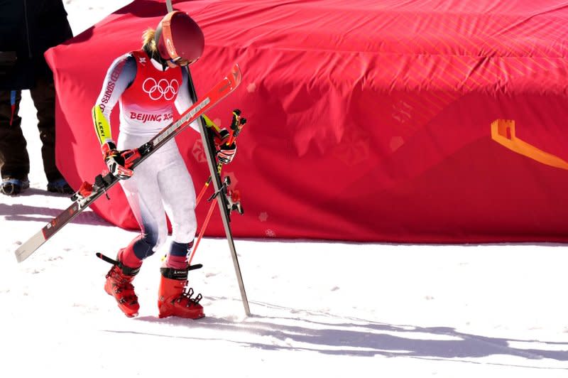 I primi soccorritori hanno utilizzato un elicottero e un'ambulanza per trasportare venerdì la sciatrice americana Mikaela Shiffrin in un ospedale a Cortina d'Ampezzo, in Italia.  Foto d'archivio di Rick T. Wilking/UPI