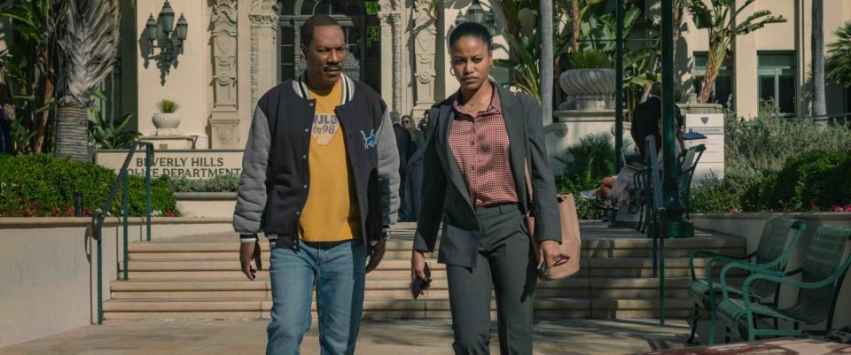 Ein Vater und seine entfremdete Tochter: Anwältin Jane Saunders (Taylour Paige) und ihr Vater Axel Foley (Eddie Murphy) haben sich seit Jahren nicht gesehen. Als der Cop-Veteran mal wieder von Detroit nach Los Angeles reist, müssen die beiden an einem neuen Fall arbeiten, der Janes Leben bedroht.  (Bild:  2024 Netflix, Inc.)