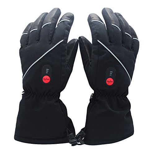 4) Heated Gloves with Rechargeable Battery