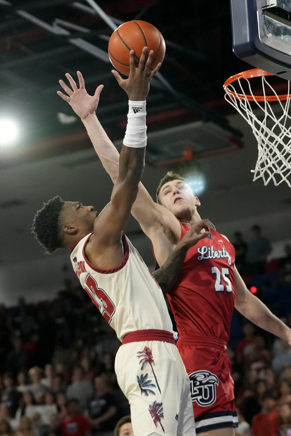 Florida Atlantic guard Brandon Weatherspoon goes to the basket as Liberty forward Zach Cleveland (25) defends during the first half of an NCAA college basketball game, Thursday, Nov. 30, 2023, in Boca Raton, Fla. (AP Photo/Lynne Sladky)