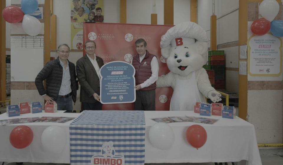 Ganadores de la donación de alimentos. Foto: Bimbo.