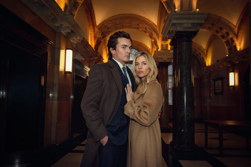 Rupert Friend and Sienna Miller star in the TV adaptation. (Netflix)