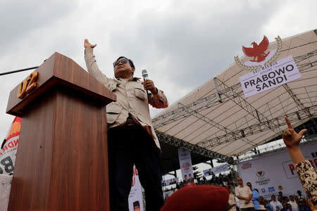 Prabowo Subianto, Indonesia's presidential candidate for the upcoming general election, greets supporters during his campaign rally in Bandung, West Java province, Indonesia, March 28, 2019. REUTERS/Willy Kurniawan