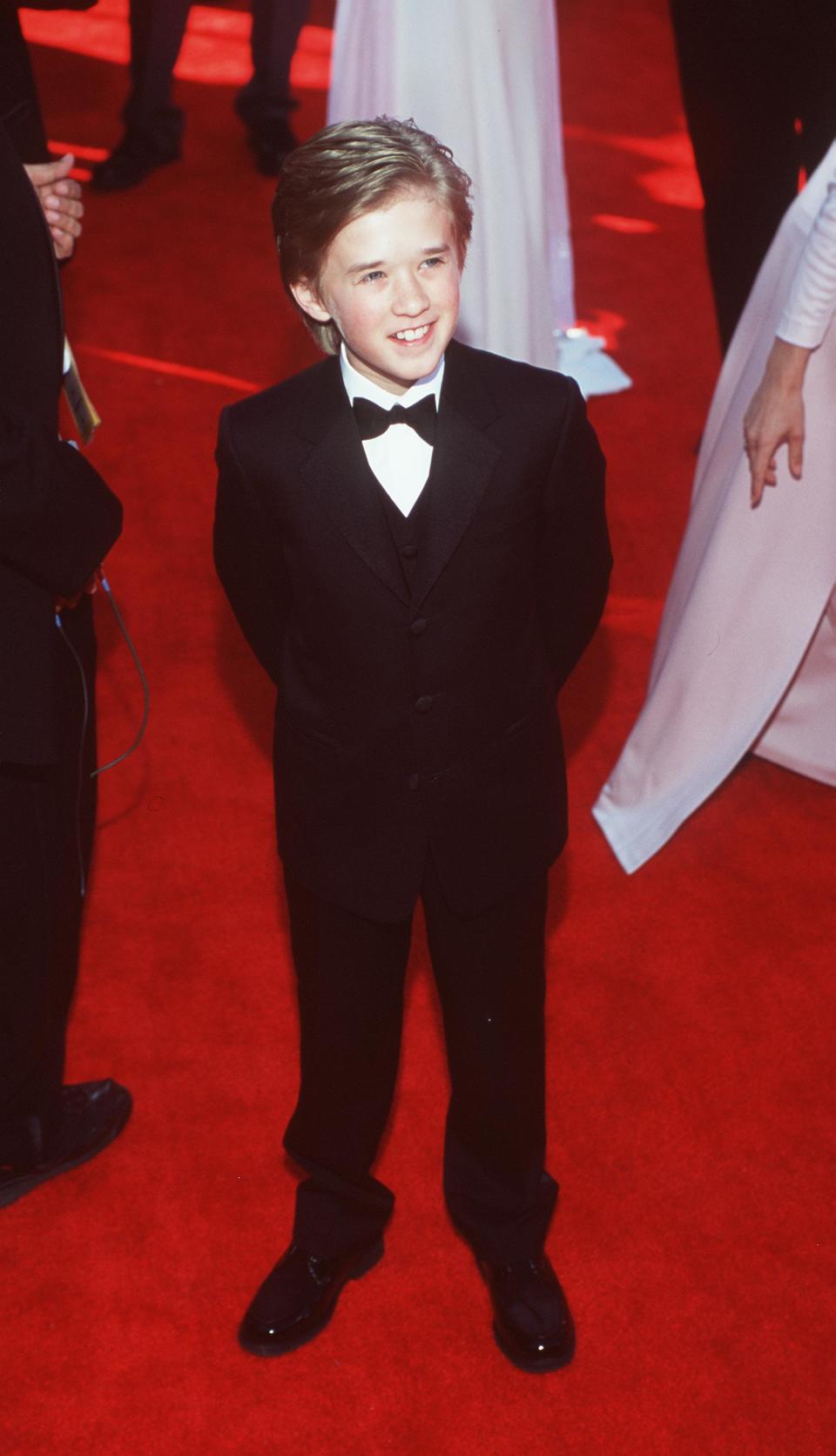 E366553 3/26/00 Los Angeles, CA. Halley Joel Osment at the 72nd Annual Academy Awards. Dave McNewOnline USA Inc.