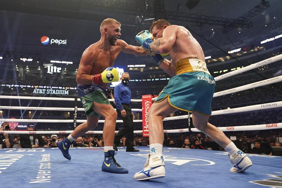 Billy Joe Saunders, left, exchanges punches with Canelo Álvarez