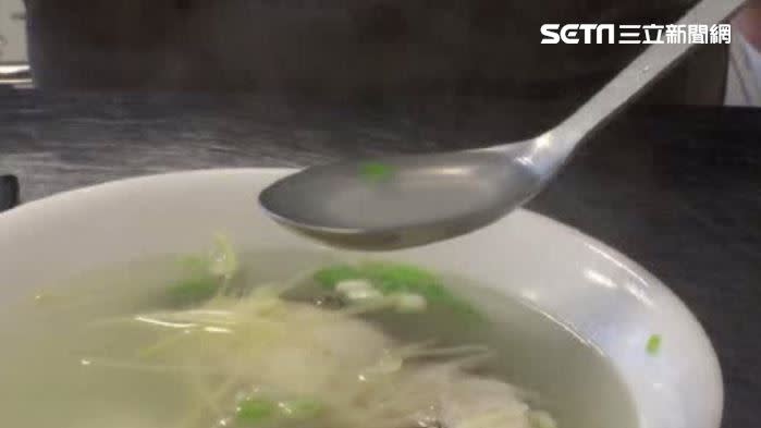 女網友抱怨公公在煮湯時，有一個習慣動作讓她難接受。（示意圖／資料照）