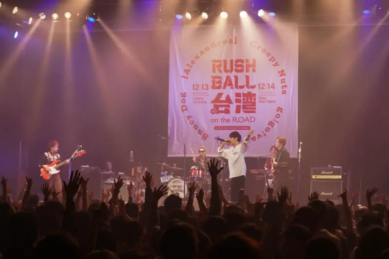 ▲「RUSH BALL」大型音樂祭登台，[Alexandros]、Creepy Nuts、go!go!vanillas、Saucy Dog接力上場表演。（圖／好玩國際文化）