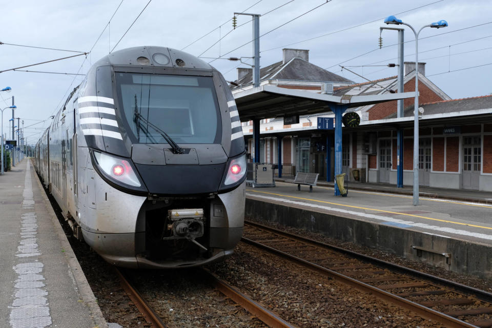  La SNCF a déclaré ce mardi 31 octobre qu’aucun TER des régions Bretagne, Centre-Val de Loire, Normandie et Pays de la Loire ne circulera jeudi 2 novembre. 