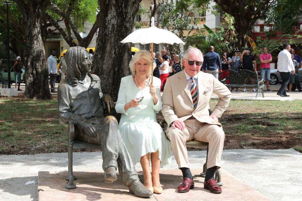 <p>The Duchess wore a mint shift dress, nude heels, pearl jewelry, and carried a white cloth parasol as she and Prince Charles pose in John Lennon Square in Cuba. </p>