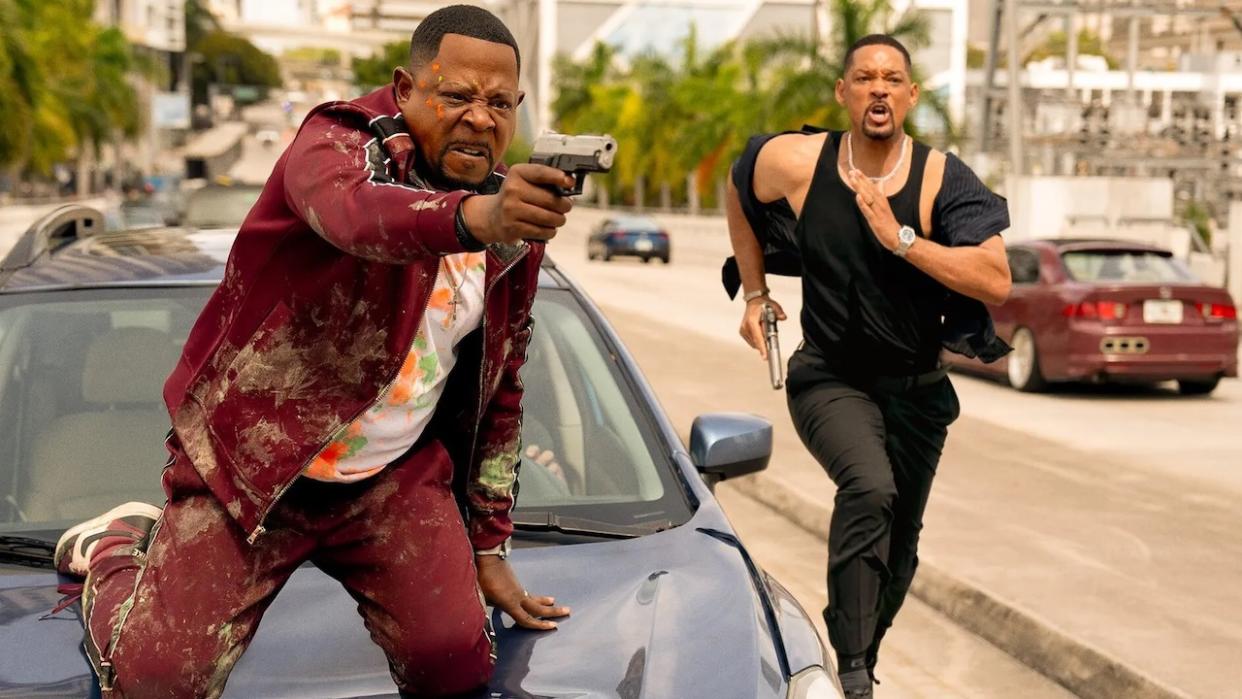  Martin Lawrence with gun on car and Will Smith running in Bad Boys: Ride or Die still . 