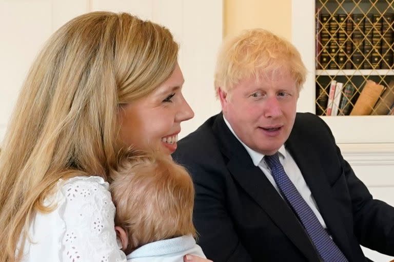 Boris  Johnson  junto a su mujer y su hijo Wilfred Lawrie Nicholas Johnson