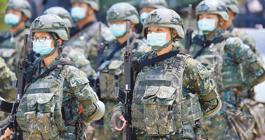 役男服役延長為1年，規畫大致完成，有軍方官員認為，政府在九合一選舉前未宣布定案，如今敗選會更猶豫。（圖/報系資料照片）