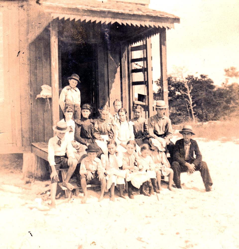 The only known photo of students at the Jupiter Octagon school circa 1898.