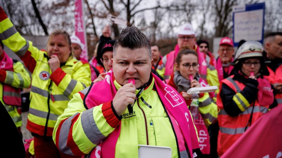 Im Tarifstreit um den öffentlichen Dienst verhärten sich die Fronten. (Bild: dpa)