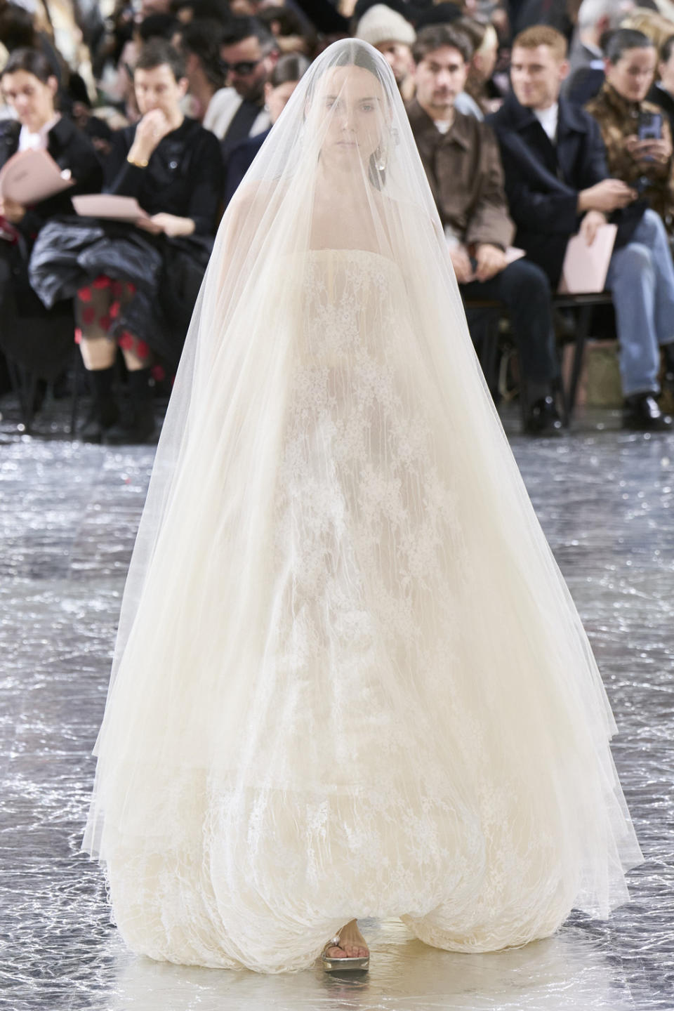 Robe de mariée Simone Rocha pour Jean Paul Gaultier printemps-été 2024