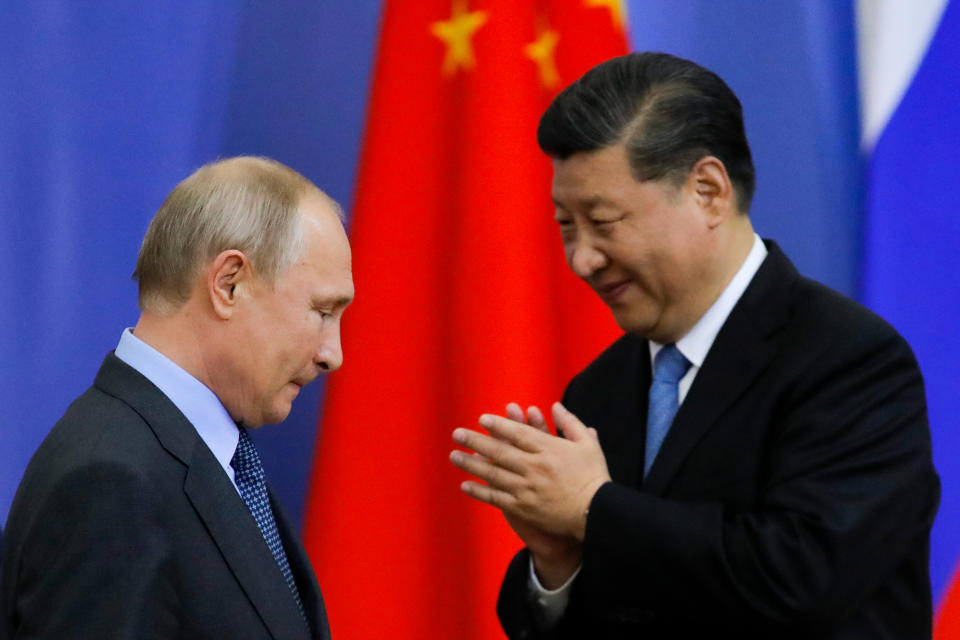 中國大陸國家主席習近平（右）本周即將訪問克里姆林宮，習近平與俄國總統普丁（左）在這3天預料將至少兩度會面。圖為兩人於2019年6月6日出席聖彼得堡國際經濟論壇畫面。（法新社資料照）