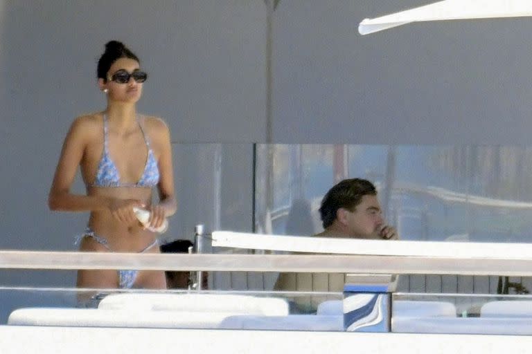 En fotos: del paseo romántico de Leo DiCaprio y su nueva novia a las vacaciones familiares de Geroge Clooney