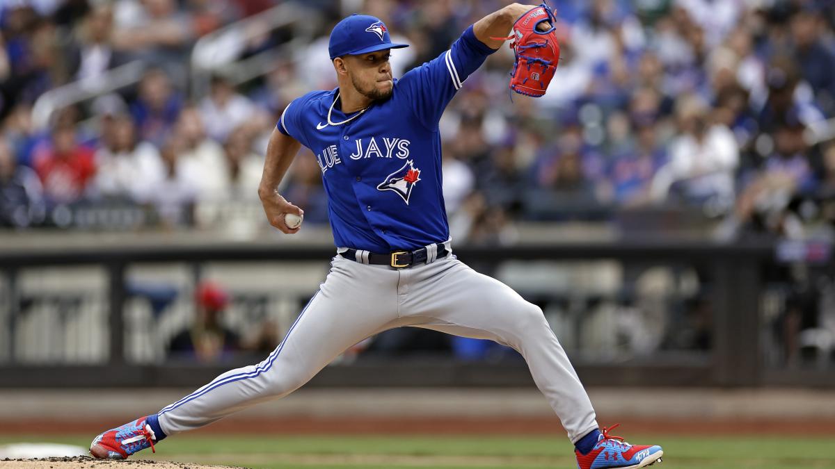 Former Twins ace Jose Berrios watching old team celebrate is