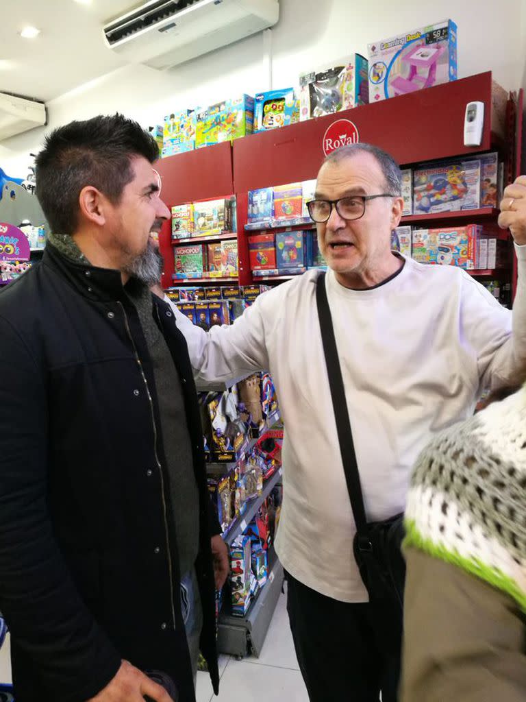 El día que se encontró a Bielsa en una librería de Punta del Este, después de retirado