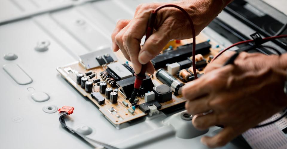 The right to repair means that consumer goods can be fixed and maintained by anyone. (Shutterstock)