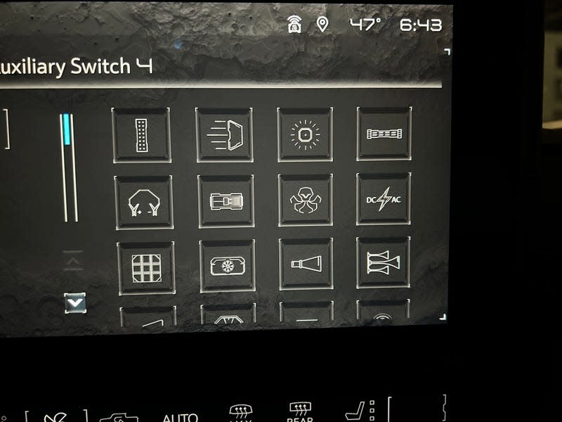 a photo of the touchscreen on the dashboard of the 2022 gmc hummer ev