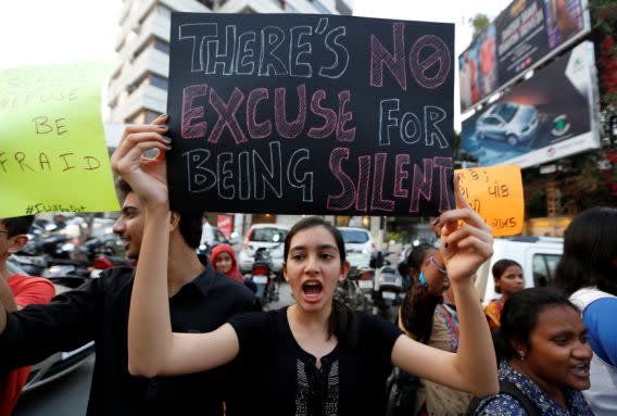 Mujeres marchan en Washington y en el resto del mundo en 1er día completo de Trump