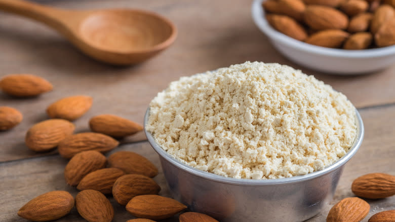 Almond flour with almonds