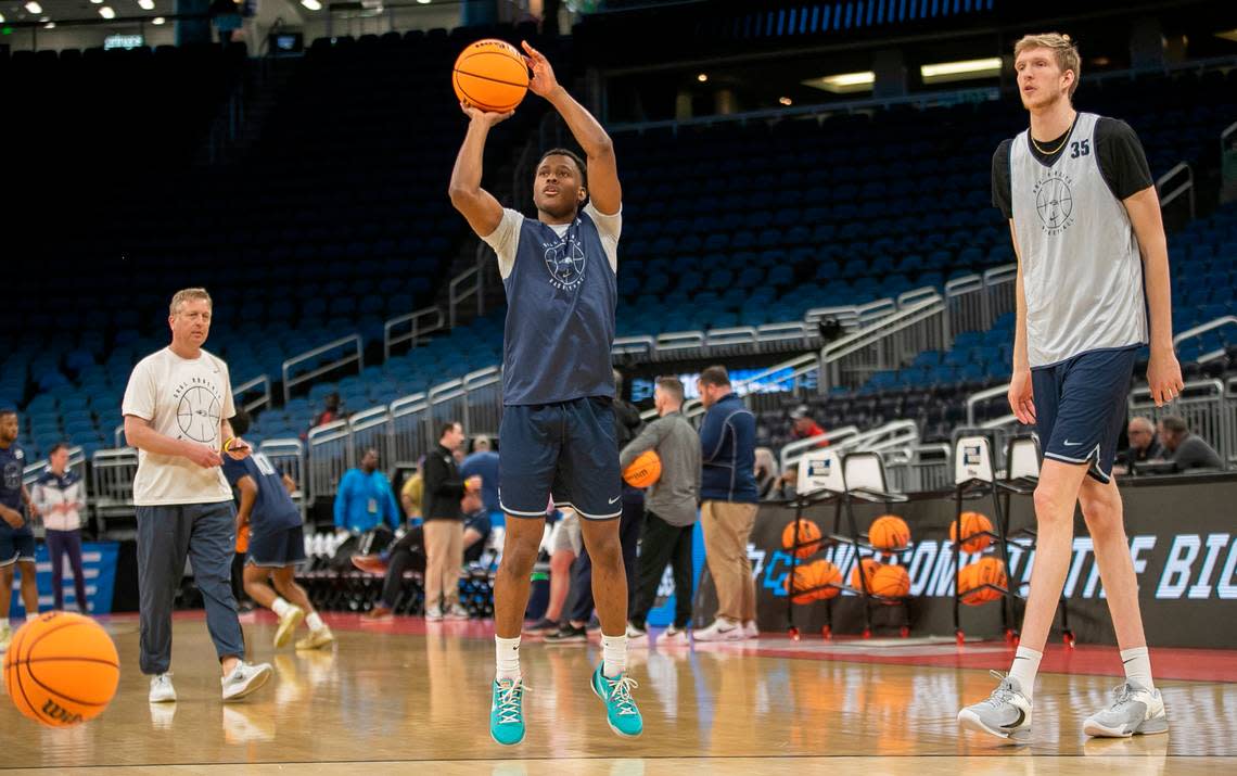 Oral Roberts’ Max Abmas (3), shoots beside 7-5 teammate Connor Vandover (35) during practice on Wednesday, March 15, 2023 at the Amway Center in Orlando, Fla.