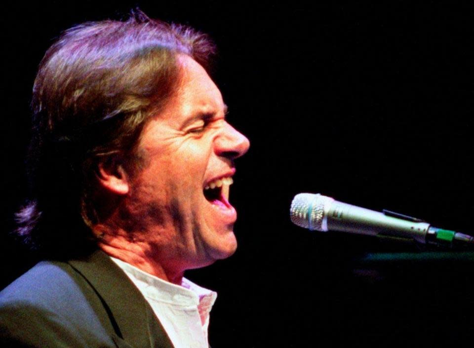 Dan Fogelberg plays before a packed house at the Peoria Civic Center Theater in 2003.