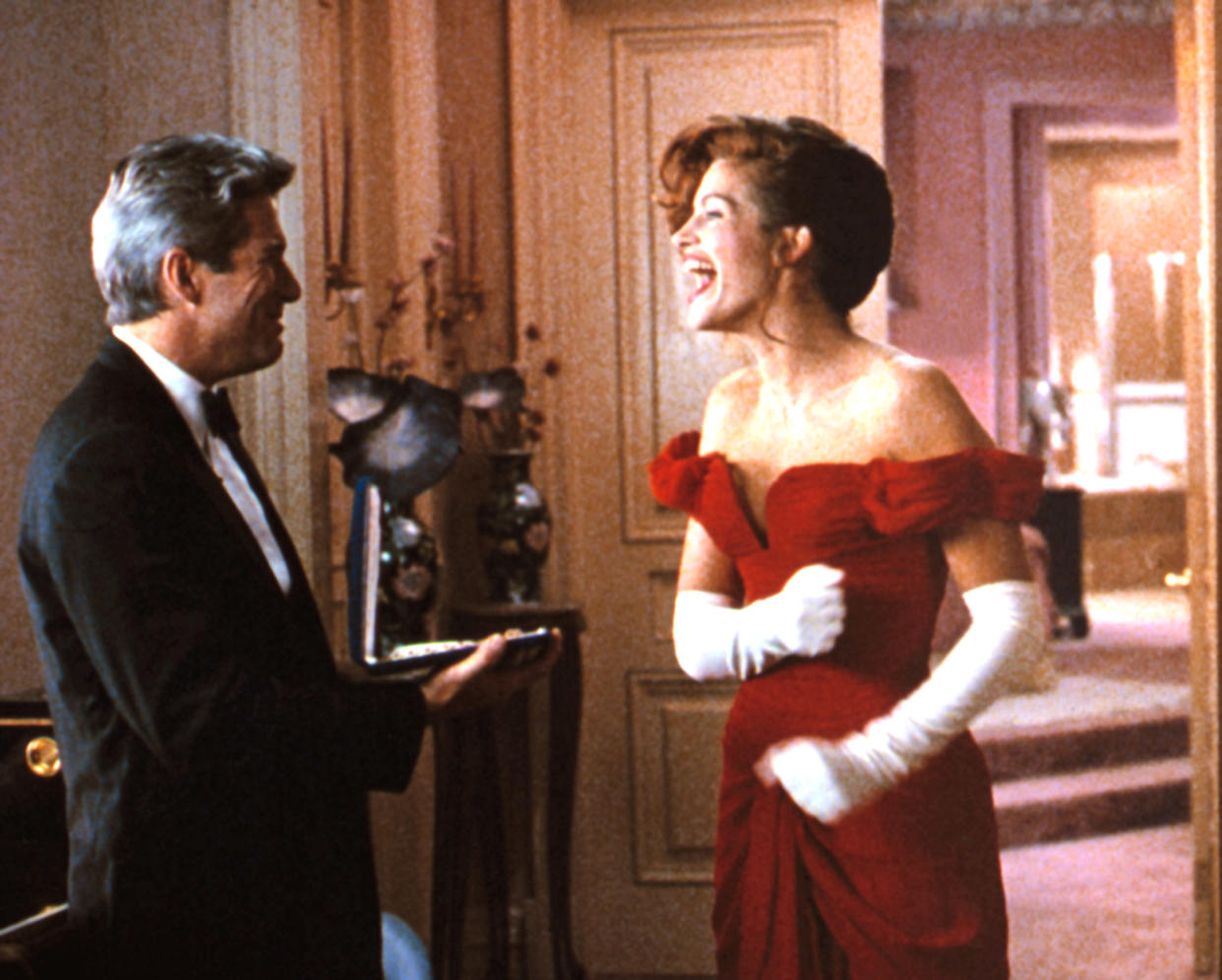 Richard Gere and Julia Roberts star in the 1990 movie "Pretty Woman." (Photo: Everett Collection)