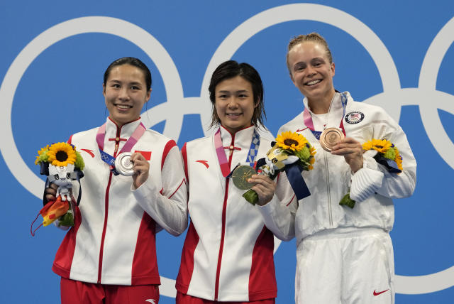 Shi Tingmao of China completes Olympic 3-meter diving sweep