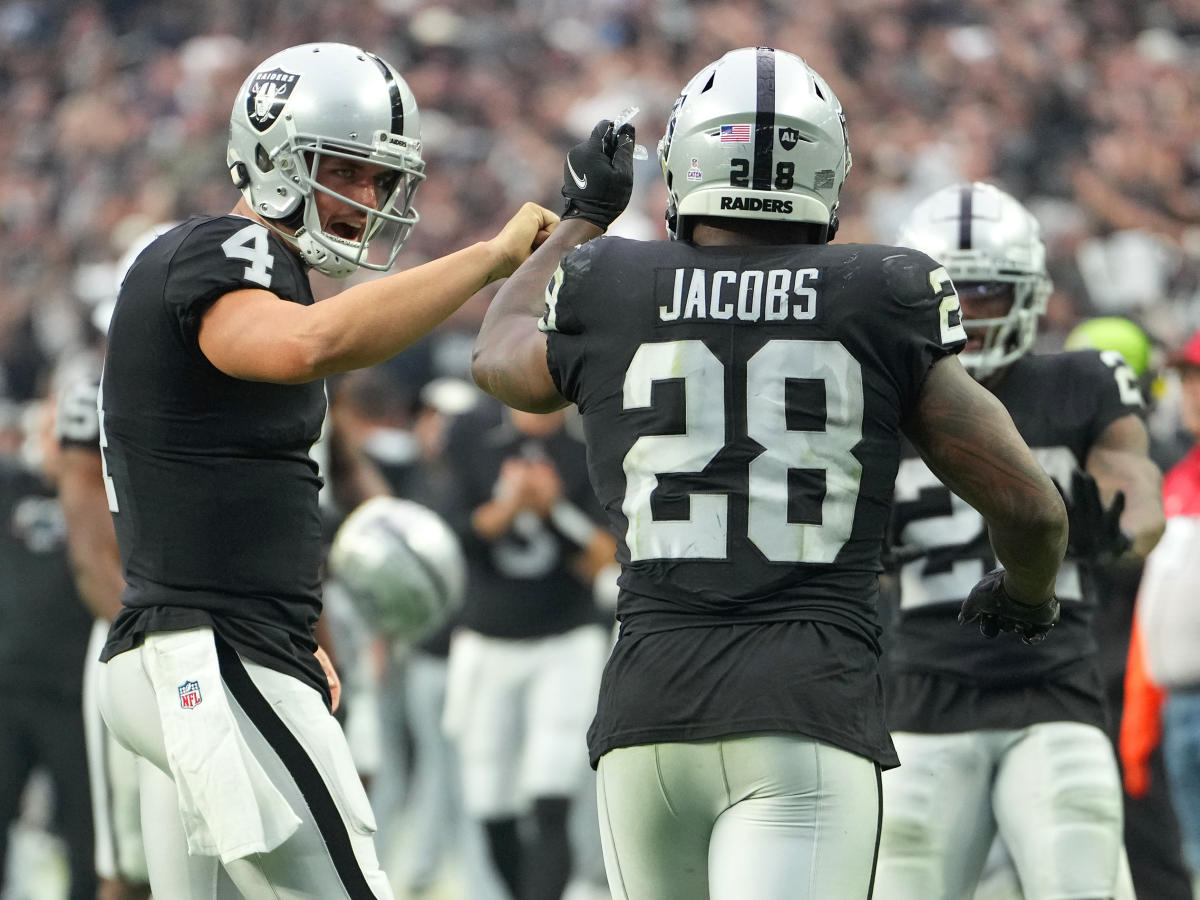 Josh Jacobs rushes for 3 TDs, Raiders beat Texans 38-20