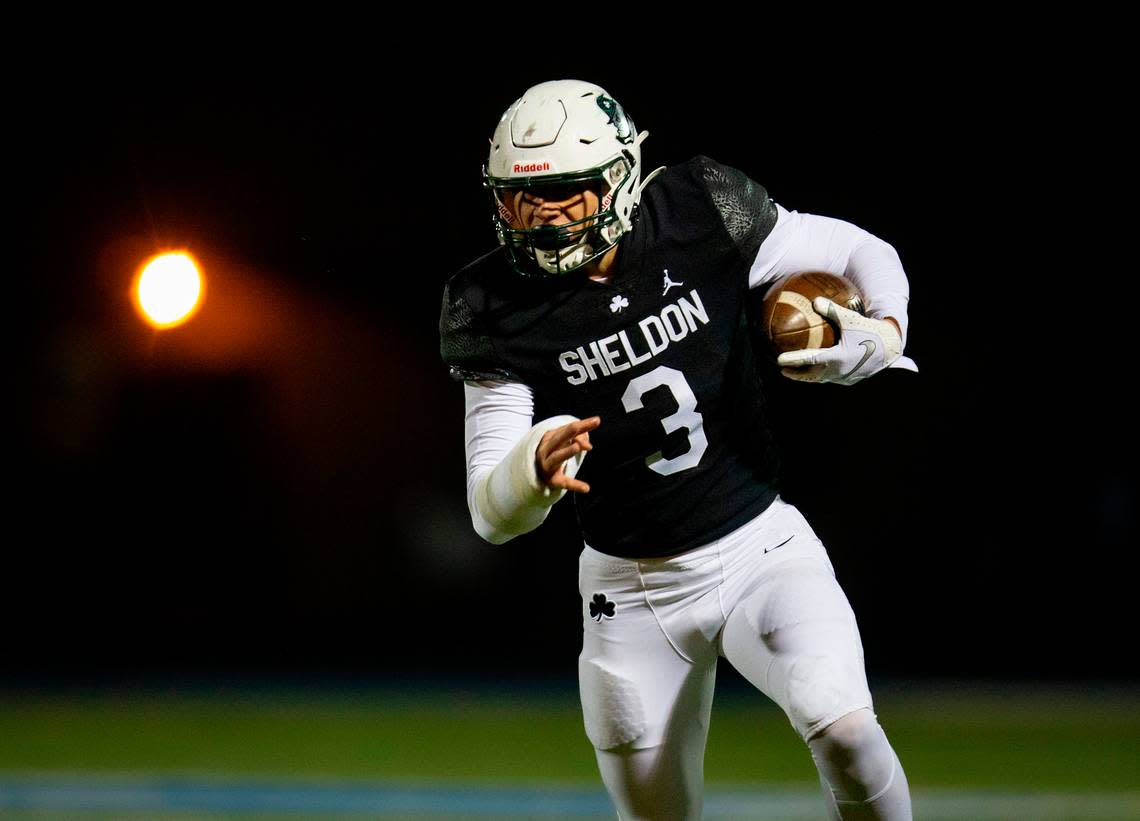 Sheldon’s Teitum Tuioti drives the ball up the field after a reception as the No. 2 Sheldon Irish defeated No. 3 Tualatin 28-14 in the semifinal round of the OSAA Class 6A State Tournament Friday, Nov. 18, 2022 at McNary High School in Keizer.