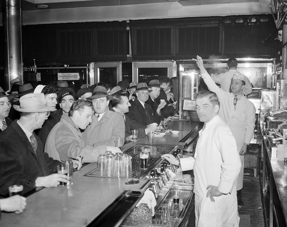 New York City bar and lunchroom, March 7, 1943. (AP Photo/Dan Grossi)