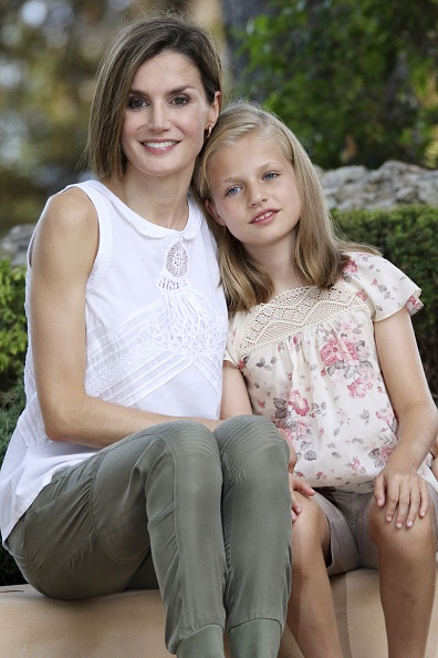 La princesa en 2015 con un estilo casual junto a su mamá, la Reina Letizia.