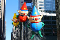 <p>Holiday Elves Charlie, Kit and C.J. journey down Sixth Avenue in the 91st Macy’s Thanksgiving Day Parade in New York, Nov. 23, 2017. (Photo: Gordon Donovan/Yahoo News) </p>