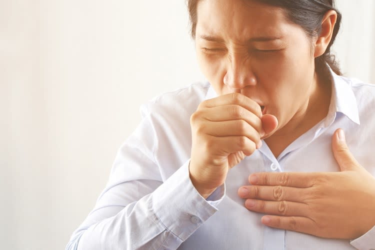 肺癌存活率低的主因就是因為早期沒有明顯症狀，少數可能會發生輕咳也常被認為是感冒而輕忽。（圖／常春月刊）