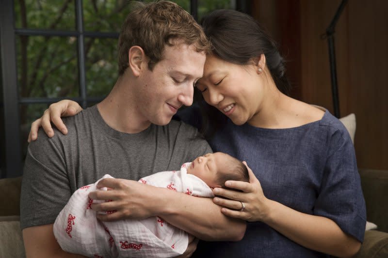 臉書創辦人祖克柏（Mark Zuckerberg）與華裔妻子普莉希拉（Priscilla Chan）1日喜迎女兒麥克絲（Max）（美聯社）