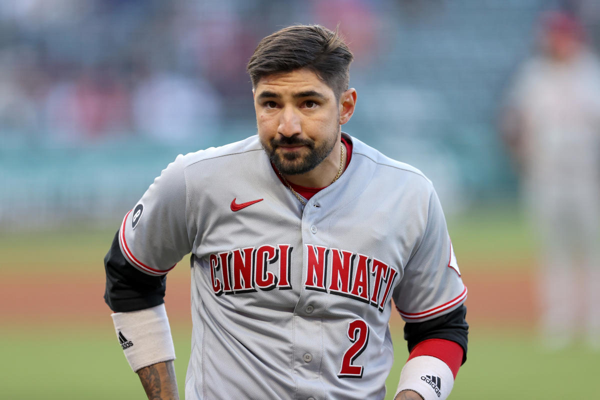 Reds' Nick Castellanos lets fan explain post-home run fist bump