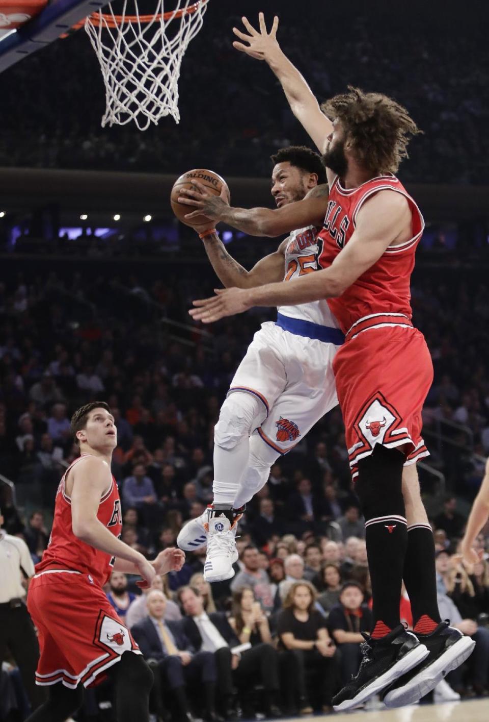 New York Knicks' Derrick Rose (25) drives past Chicago Bulls' Robin Lopez (8) as Doug McDermott watches during the first half of an NBA basketball game Thursday, Jan. 12, 2017, in New York. (AP Photo/Frank Franklin II)