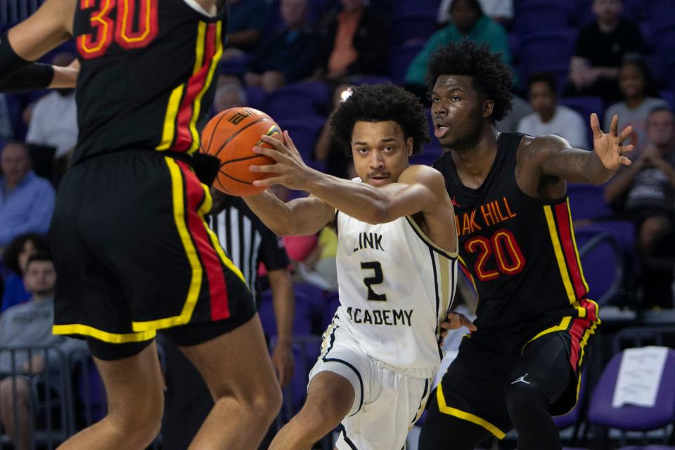 Link Academy's Trey Green (2) drives to the basket during the first half of the GEICO Nationals quarterfinal between Oak Hill Academy (Va.) and Link Academy (Mo.), Thursday, March 31, 2022, at Suncoast Credit Union Arena in Fort Myers, Fla.Link Academy led Oak Hill Academy 34-33 at halftime and won 81-67.