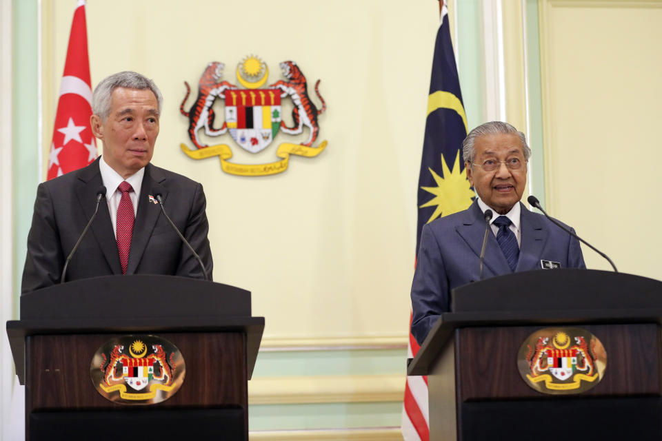 Malaysian Prime Minister Mahathir Mohamad, right, speaks next to Singaporean Prime Minister Lee Hsien Loong during a press conference in Putrajaya, Malaysia, Tuesday, April 9, 2019. Lee is in Malaysia for a two-day working visit. (AP Photo/Vincent Thian)